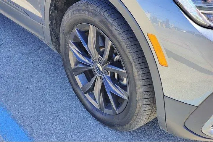 $21956 : Volkswagen Tiguan 2024 SE 4d image 4