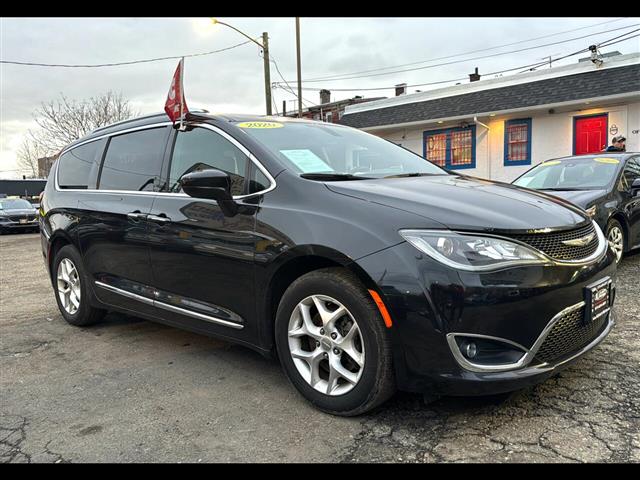 $25900 : 2020 Pacifica TOURING L image 1