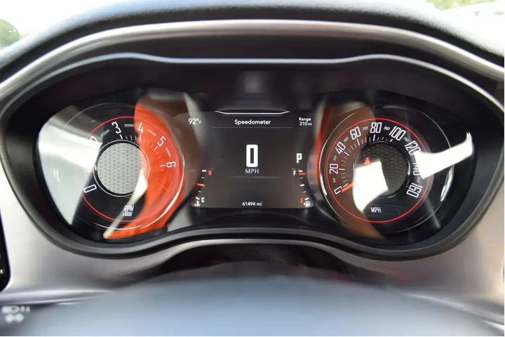 $23425 : Dodge Challenger 2022 SXT 2d image 5