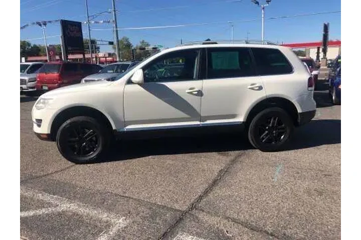 2009 Touareg 2 VR6 FSI image 3