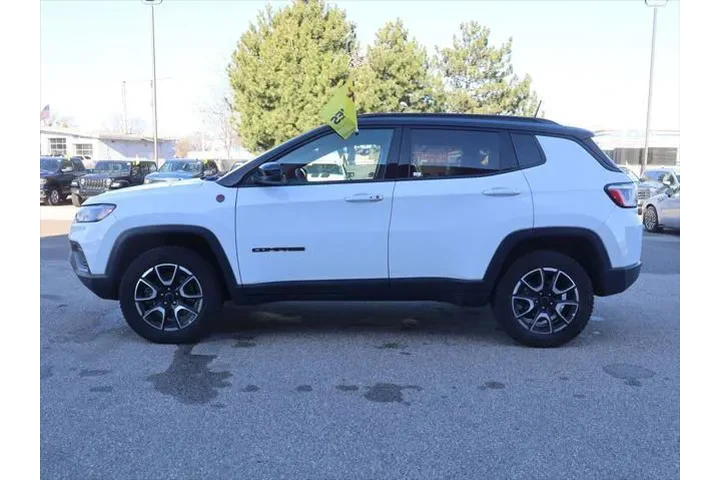 $23677 : Jeep Compass 2025 4x4 Trailh image 6