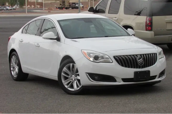 $8995 : 2016 Regal Premium I image 9