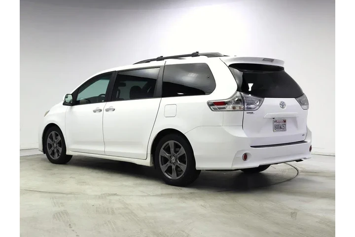 $33998 : Toyota Sienna 2017 SE 8-Pass image 2