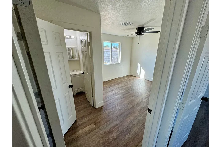 $2400 : House for rent in Phoenix AZ image 9