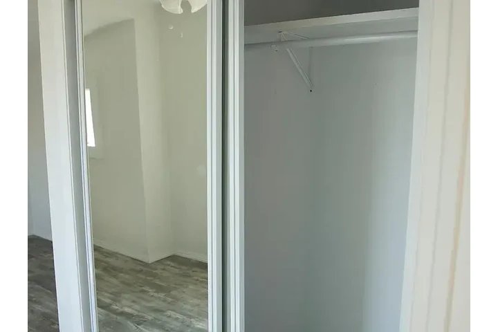 $1500 : Lovely house image 2