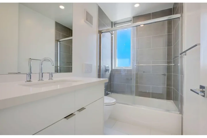 $2100 : 2 bed Apartment for rent in LA image 10