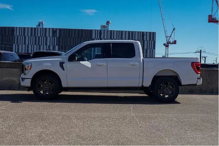 $34995 : Ford F-150 2021 4x4 XLT 4dr image 8