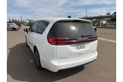 $25900 : Chrysler Pacifica Plug-In Hy thumbnail