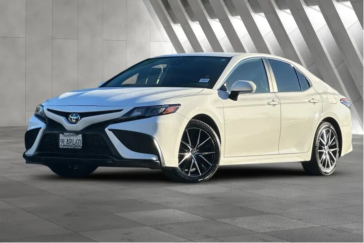 $24300 : Toyota Camry 2024 SE 4dr Sed image 2