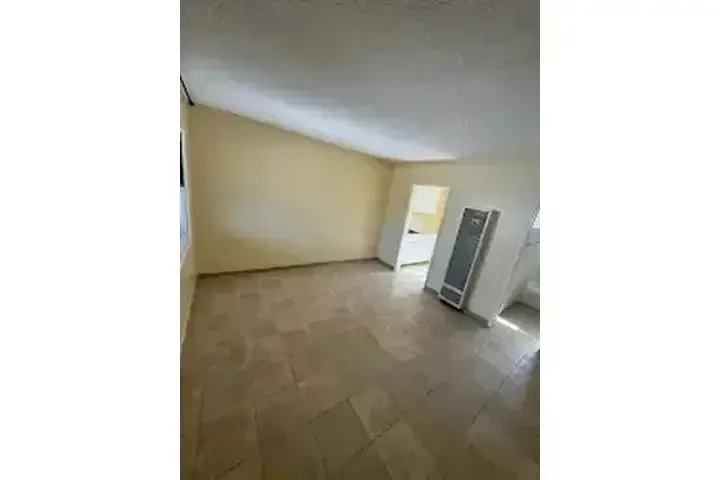 $1350 : MAYWOOD APTO. SINGLE EN RENTA image 1