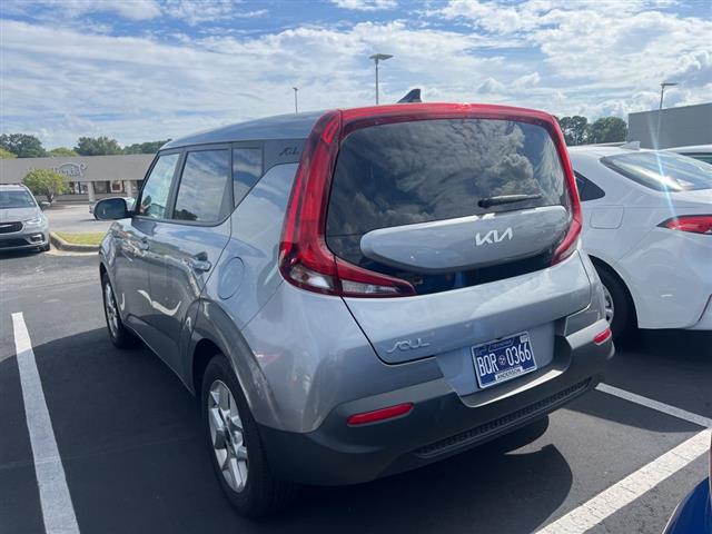 $16991 : PRE-OWNED 2022 KIA SOUL LX image 6