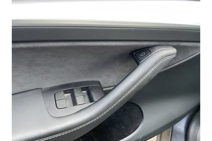 $30992 : Tesla Model Y 2023 AWD 4dr C image 5