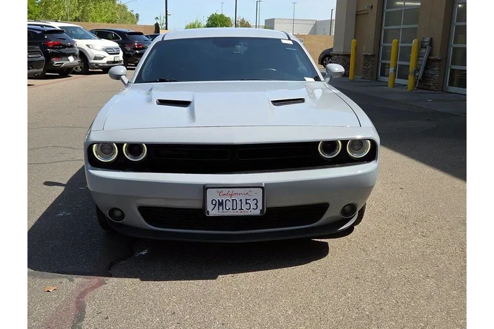 $25998 : Dodge Challenger 2022 SXT 2d image 2