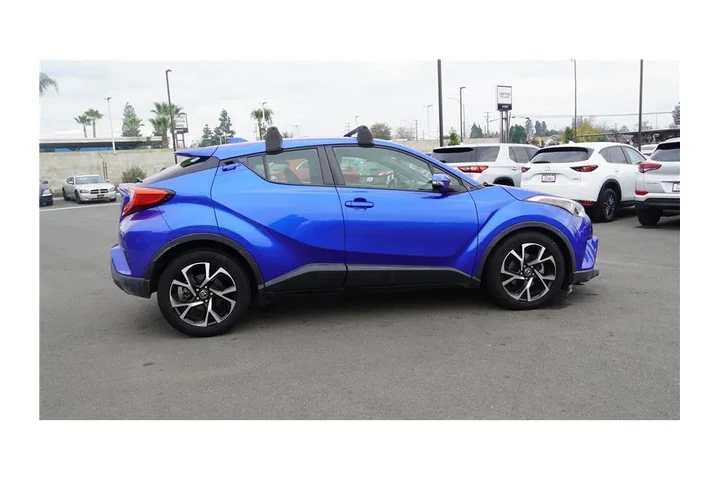 $17250 : 2019 C-HR XLE Sport Utility 4D image 5