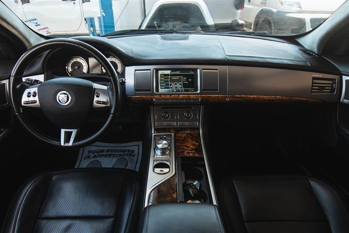 2011 XF Premium image 6