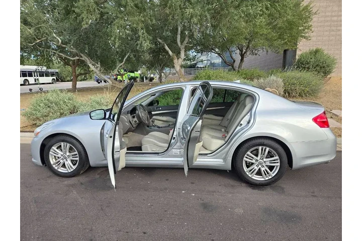 $12995 : 2013 G37 Sedan Journey image 9