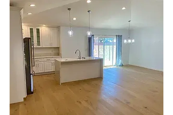 $2600 : Charming HOME IN LAWNDALE image 3