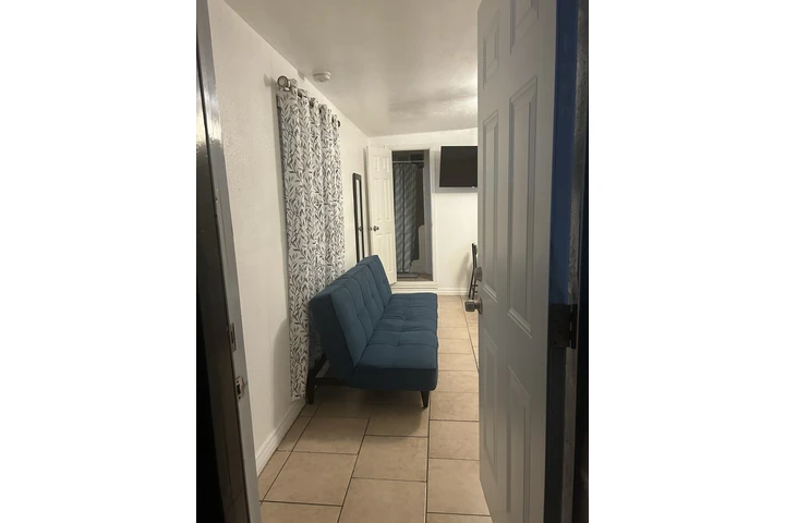 $1300 : RENTO STUDIO EN COMPTON image 1