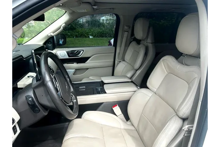 $49500 : 2020 Navigator L Reserve 4WD image 8