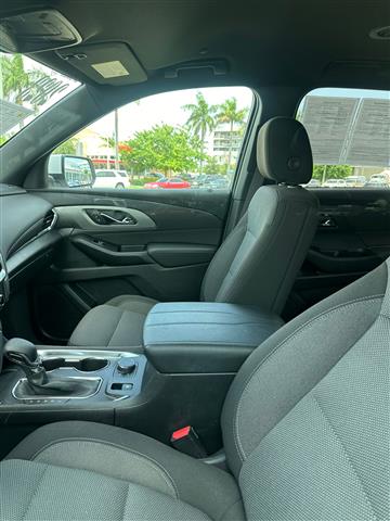 $31200 : Chevrolet Traverse LT image 4