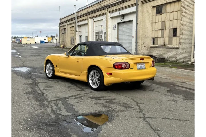 2002 MX-5 Miata SE image 10