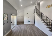 $2650 : Bella casa remodelada 2 pisos thumbnail