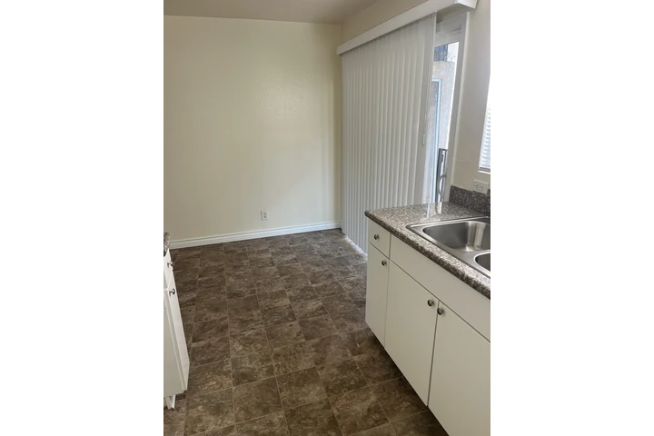 $2400 : APT 2 CUARTOS 2 BAÑOS LYNWOOD image 5