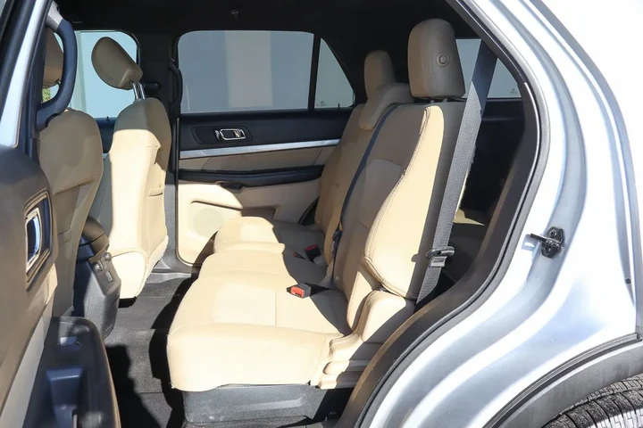 $11949 : 2017 Explorer image 8