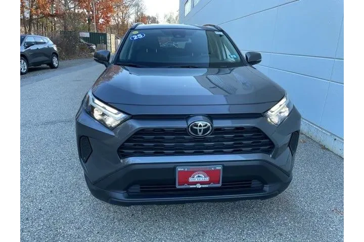 $33400 : Toyota RAV4 2025 AWD XLE 4dr image 3