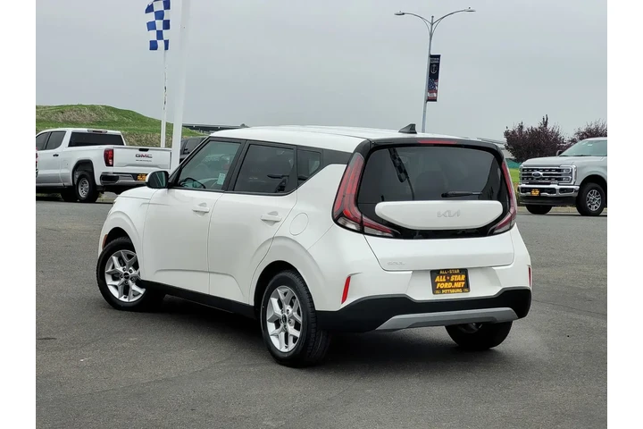 $17750 : Kia Soul 2024 S 4dr Crossove image 6