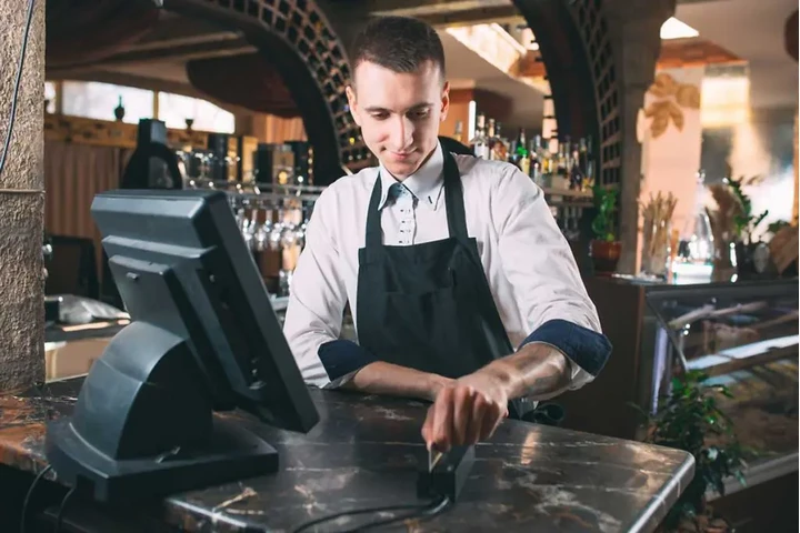 Cajero / Mesero image 2