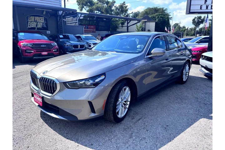 2024 BMW 530i 530i image 1