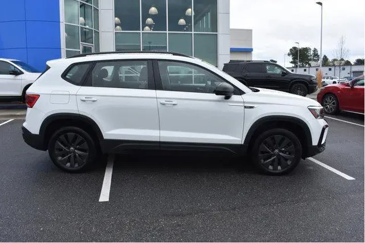 $19798 : Volkswagen Taos 2024 S 4dr S image 10