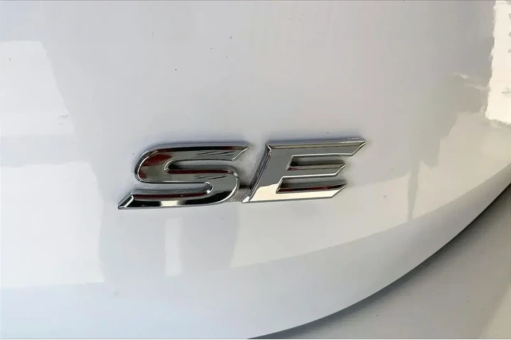 $23442 : Toyota Camry 2024 SE 4dr Sed image 7