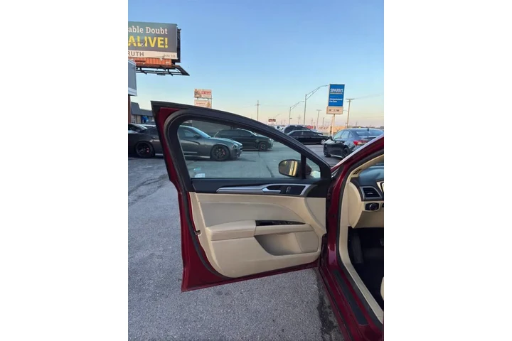 $8000 : 2016 Fusion SE image 6