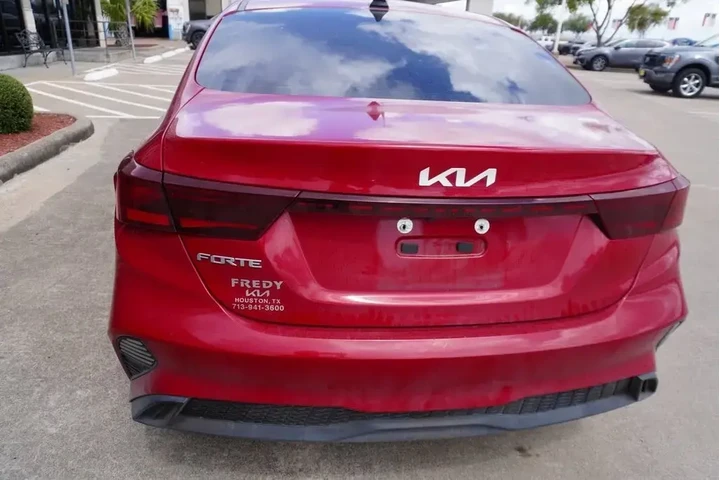 $14988 : Kia Forte 2022 LXS 4dr Sedan image 6