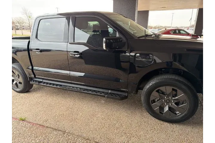 $32819 : Ford F-150 Lightning 2022 AW image 5