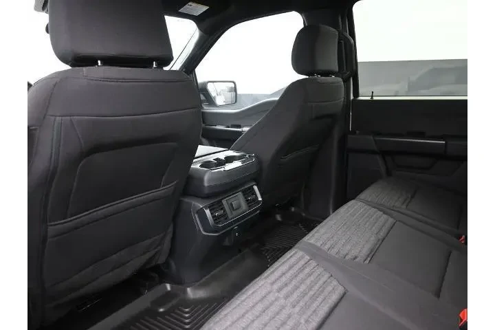 $39992 : Ford F-150 2023 4x4 Platinum image 2