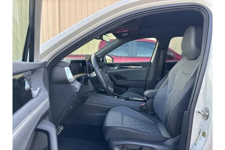 $36998 : Volkswagen Tiguan 2025 AWD S image 4