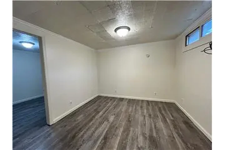 $525 : Rental property with 1 bedro image 5