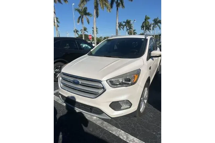 $15997 : Ford Escape 2018 Titanium 4d image 2