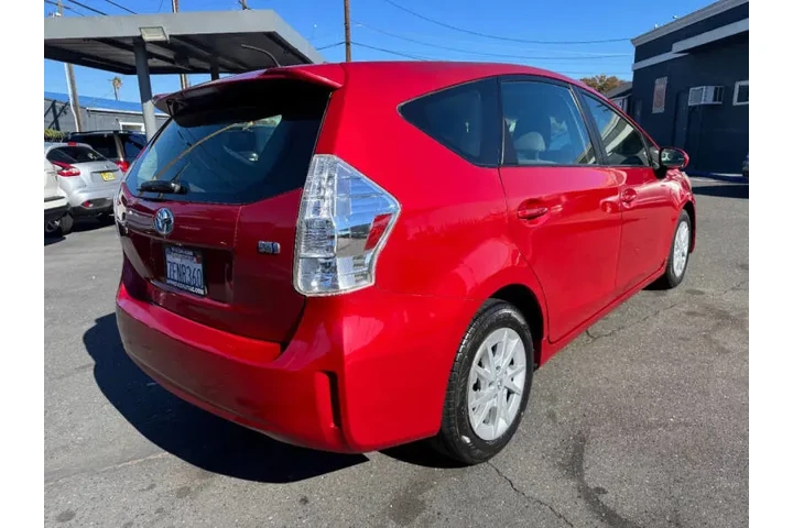 $12998 : 2014 Prius v Five image 8