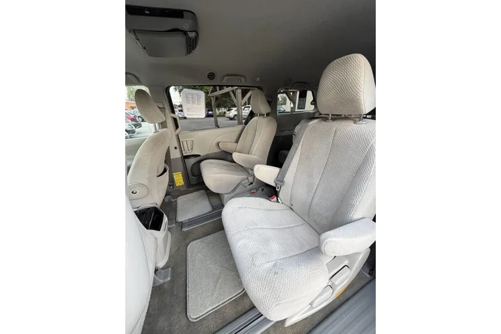 2014 Sienna LE Mobility 7-Pas image 9