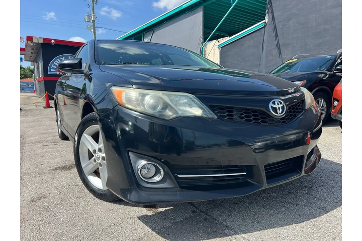 $1300 : Toyota Camry image 2