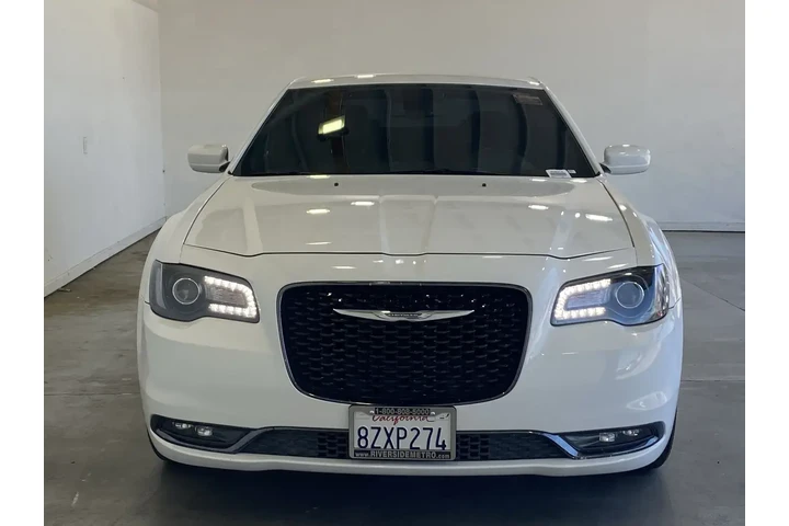 $18991 : Chrysler 300 2019 AWD S 4dr image 2