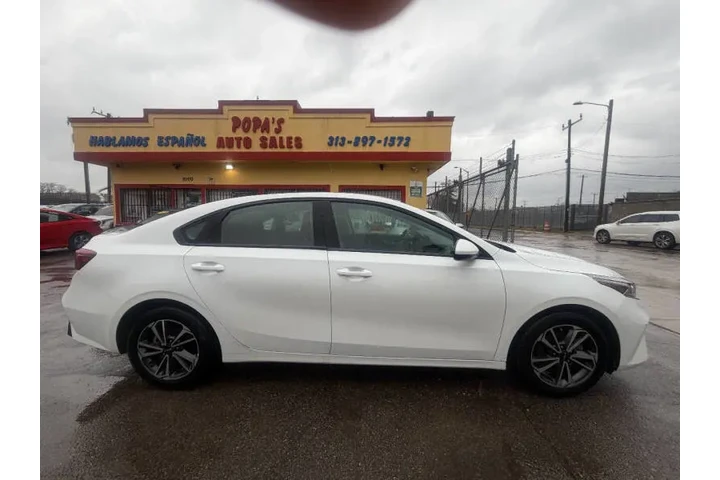 2024 Forte LXS image 9