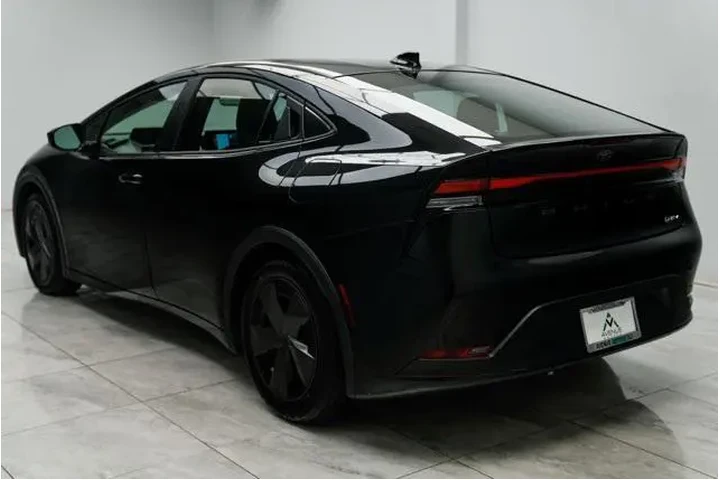 $25900 : Toyota Prius 2024 LE 4dr Hat image 7