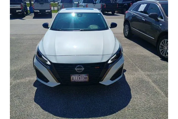 $21160 : Nissan Altima 2023 2.5 SR 4d image 2