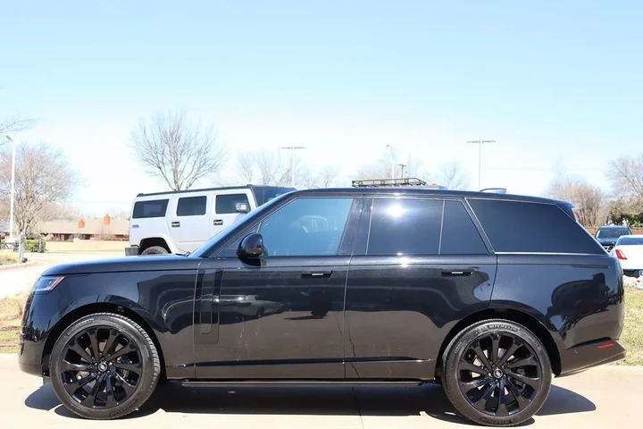 $96996 : 2023 Range Rover SE image 9