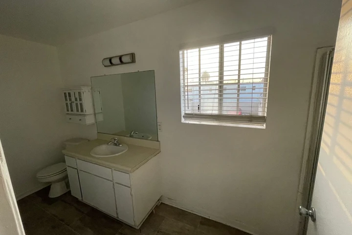 $2495 : 2 in Torrance CA image 2